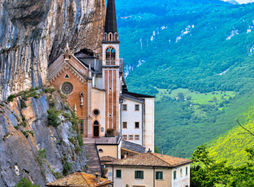 santuario-madonna-della-corona_1.jpeg